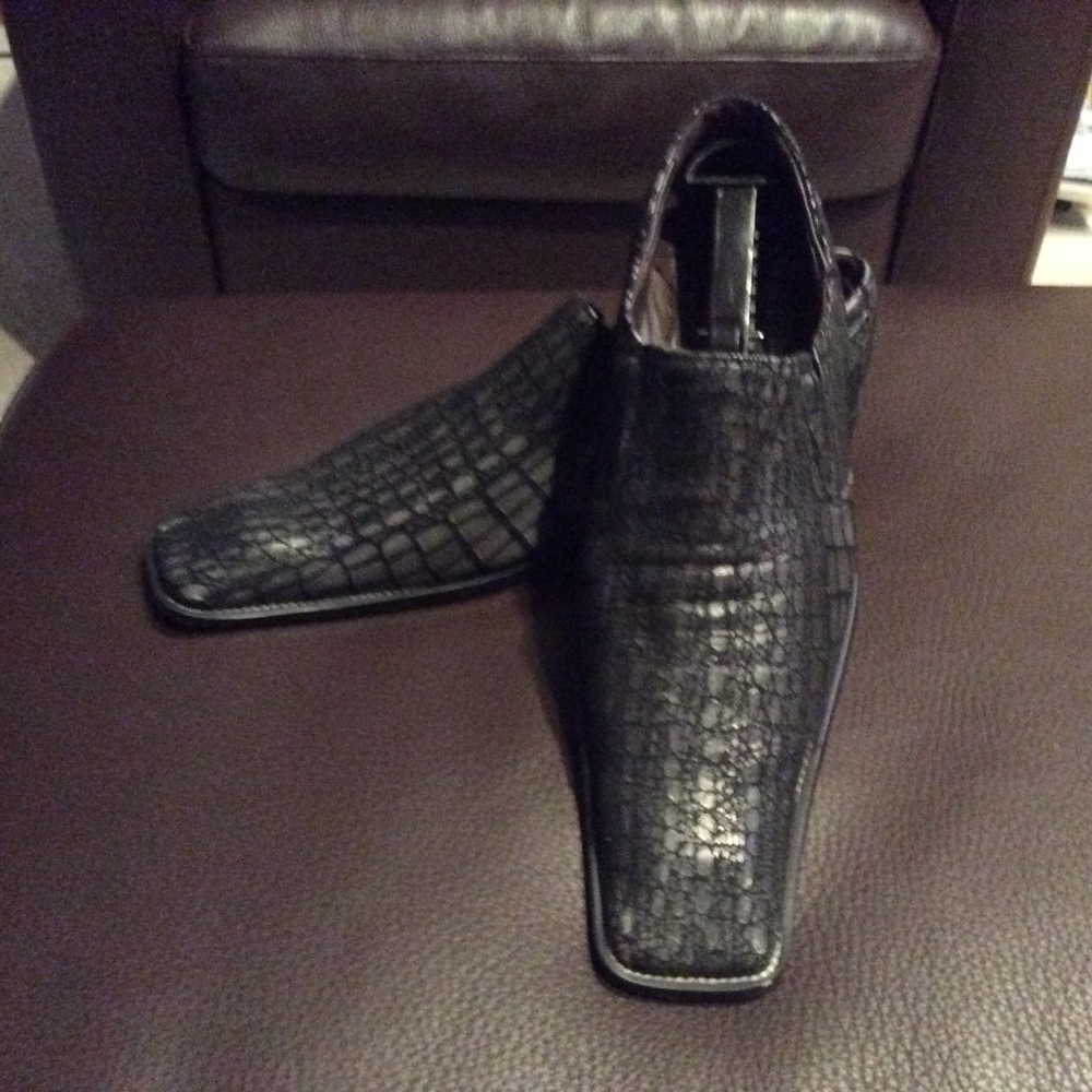 Very Fashionable Men's Gray Leather Shoes
